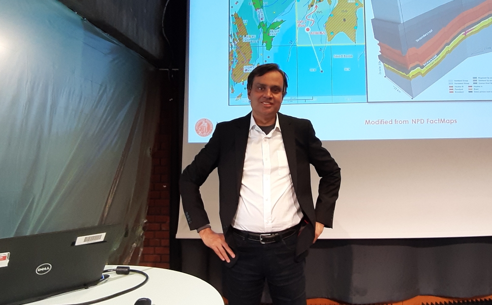 Professor Md Nazmul Haque Mondol helt the lecture about geological storage of CO2 in saline aquifers or depleted oil/gas reservoirs in Norway in the Science Library, at University in Oslo. Photo: GK Tjoflot