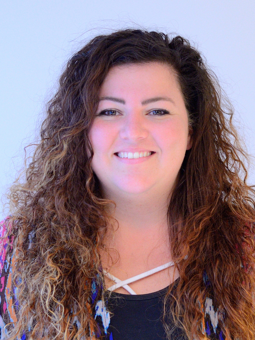Portrait photo of a young, smiling woman