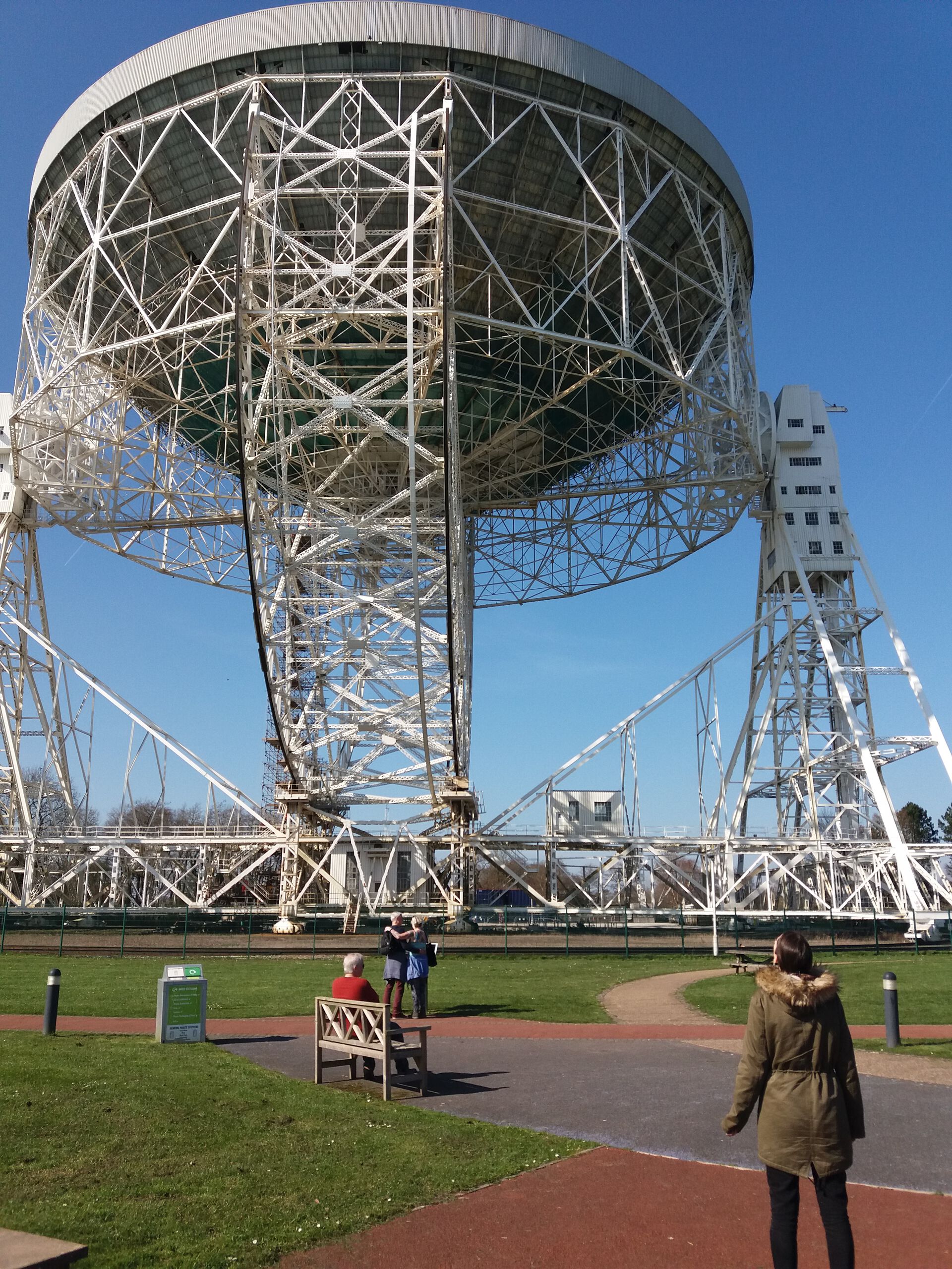 sladana facing the Lovell Telescope, in UK.