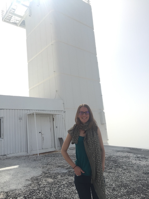 Clara Froment foran solteleskopet SST