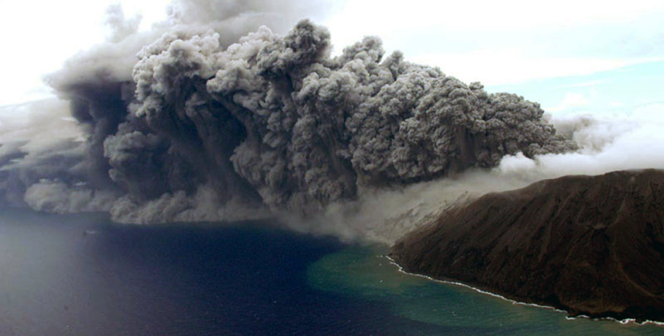 Image may contain: Geological phenomenon, Volcanic landform, Volcano, Smoke, Lava dome.