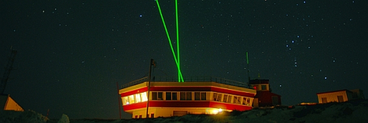 ALOMAR-observatoriet på Andøya måler prosesser i atmosfæren ved hjelp av avansert laser teknologi. Foto: Trond Abrahamsen/ALOMAR.