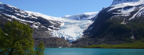 En isbre er en god indikator på klimaendringer, Engabreen i Meløy kommune, en brearm av Svartisen, trakk seg tilbake 256 meter fra 2000 til 2010. FOTO: Stian Heid, Institutt for geofag