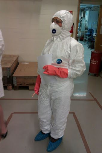 Sleeve ,Safety glove ,Personal protective equipment ,Glove ,Flooring.