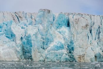 An front of a glacier at Svalbard meet the ocean. Illustration photo: Colourbox.com