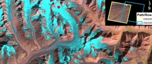 This picture show the overlap between neighboring Landsat paths at glaciers in the Pamirs (Tajikistan/Kyrgyzstan). Photo: Winsvold et al