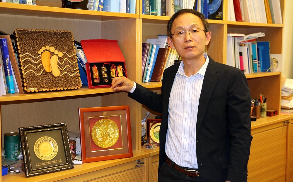 Foto: Chong-Yu Xu har vært professor i hydrologi ved Institutt for geofag, Universitetet i Oslo siden 2005. Etter nesten 20 år ved Universitetet i Oslo, er han på toppen av de norske rangeringene i publiseringspoeng, og han blir også anerkjent som en høyt rangert forsker internasjonalt av ScholarGPS. Bilde (arkivert): Gunhild M. Haugnes/UiO.