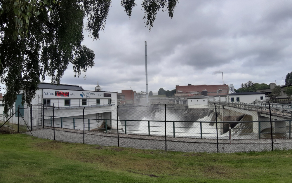 Photo: Field excursion Glomma: The river Glomma south in Norway have several hydro power plants anlong the river which is Norways longest river with over 600 km lenght. This is Sarpsfossen and the Hafslund power plant. Anothere power plant in the river is at the Solbergfoss. Photo: gk/UiO