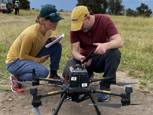 Alouette van Hove and John Hulth checking the drone. Photo: Vibeke Lind/NIBIO.