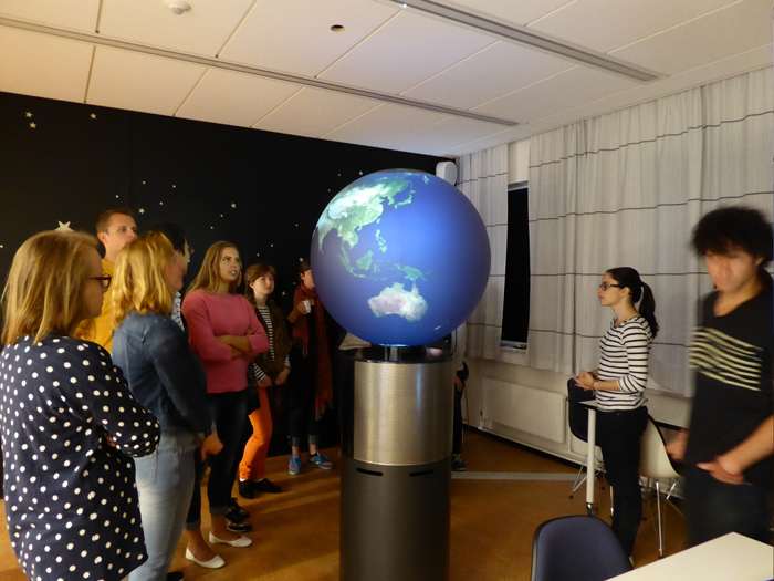 Arctic students visiting the Globe at CEED, ZEB-building, Campus, University of Oslo. Photo: Yunfeng Bai.