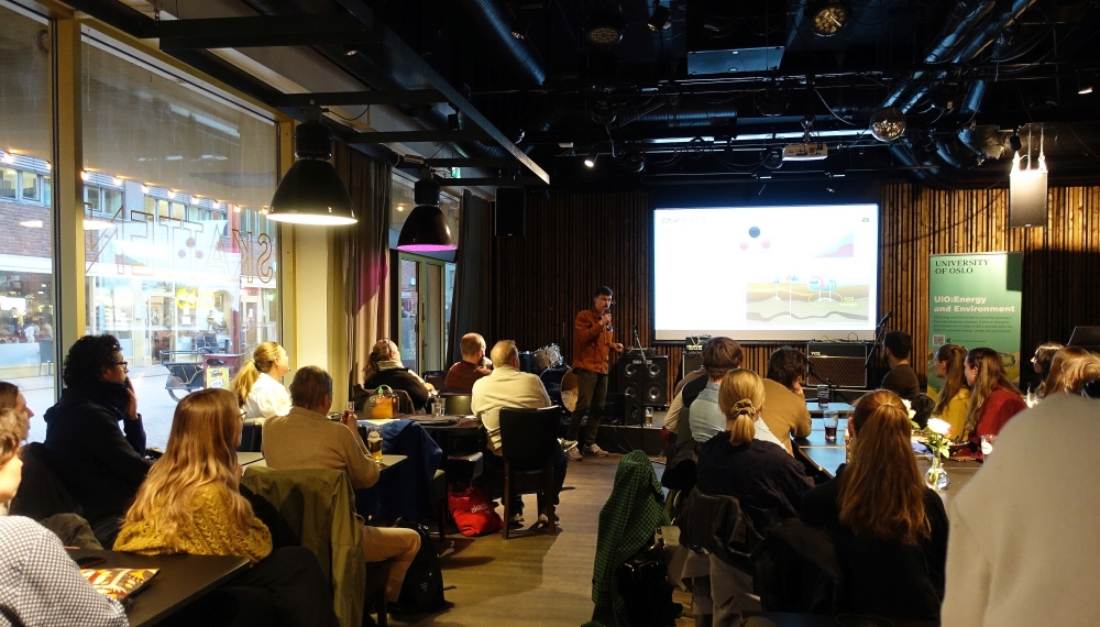 Photo: Postdoc and researcher in structural geology and carbon storage Torsten Hundebøl Hansen at Skatten, Tøyen at the 'Let's talk energy' seminar, March 2025.  Photo: Gunn Kristin Tjoflot