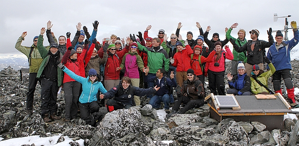 The group of students and staff at Raubergstulen in Jotunheimen, the mountains of southern Norway. Photo: Bernd Etzelmüller