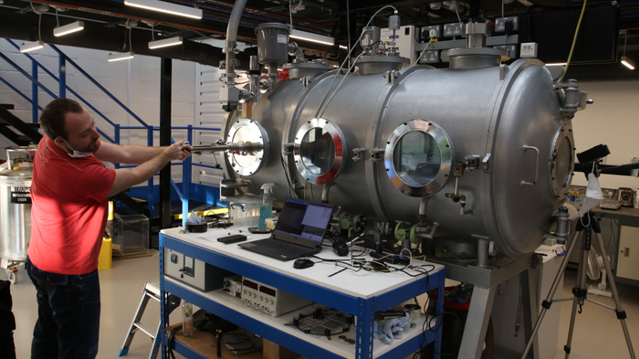 Photo: The low-pressure Mars Chamber at The Open University, UK, where the mud experiments were conducted. Ondřej Krýza, one of the co-authors from the Institute of Geophysics of the CAS operates the device. The chamber allows to reduce the atmospheric pressure to the average values present on the surface of Mars. Photo: Private