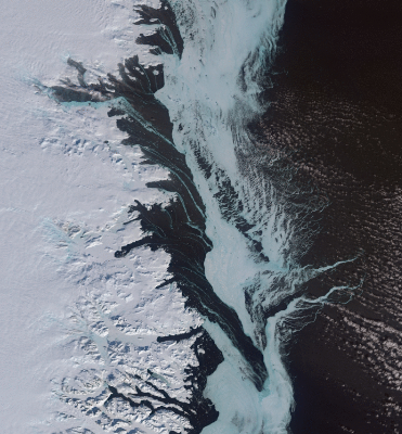 Image of an iceflow over the Eastern coast of Greenland taken by a Copernicus Sentinel satellite. Originally the image is taken from an animated picture. Image: Copernicus Sentinel / Iceflow-project/UiO