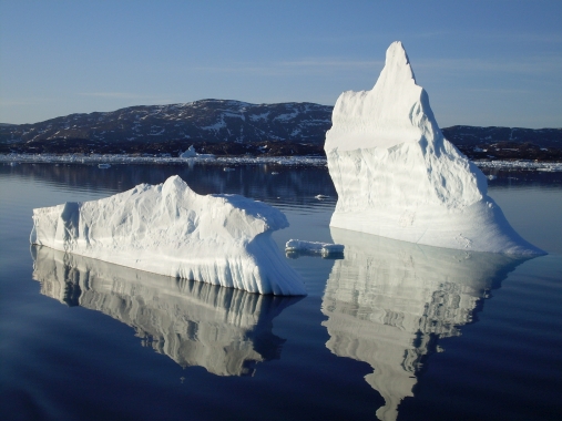Arctic cryosphere: Researchers want to map circulation patterns of icebergs in cold waters. Icebergs represents a potential risk for maritime transportation in the North. Illustration picture: Colourbox.com
