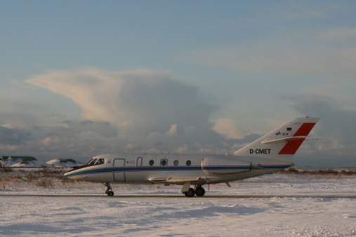Bildet kan inneholde: sky, himmel, fly, fly, kjøretøy.