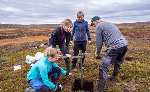 Fieldwork: Britta Sannel (second from left) and MSc students Pia Axelsson and Sofia Kjellman (Stockholm University) collecting a permafrost core from a peat plateau in Finnmark with Professor Bernd Etzelmüller. Photo: Sebastian Westermann