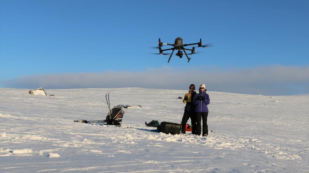 Knowledge about snow depth in mountains is limited. In this research project we will combine different types of satellite data, ground data, and observations in the field to determine snow mass in different remote areas. Photo: Eivind Torgersen/UiO