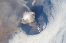 The eruption of the Russian stratovolcano Sarychev Peak in 2009 seen from the ISS. The eruption transported sulphur gases into the stratosphere. Photo: NASA