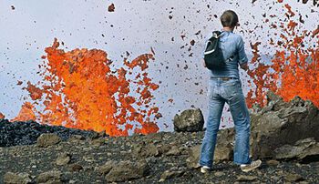 Bilde av ein sprutande vulkan. Foto: Tom H. Andersen