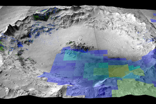 foto:_ 3D-bilde av Mojave-krateret på Mars hvor shergottitt-meteorittene stammer fra. Fargede pikser viser tilstedeværelsen av mineralene pyroksen og olivin som er hovedmineraler i shergottittene. (Foto: Data from OMEGA (MEx/ESA), CRISM and CTX (MRO/NASA), (A.Ody)