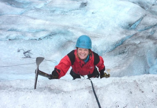 Feltarbeid for Solveig Havstad Winsvold betyr blant annet isklatring – her på Nigardsbreen. Foto: Hallgeir Elverhøy