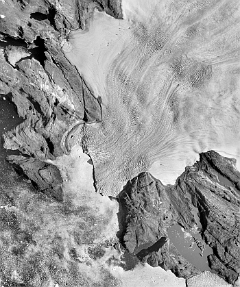 The Gieseke-glacier on North West Greenland. An aerial photo of the Gieseke-glacier seen from a plane in 1985. Photo: Anders Anker Bjørk, The Natural History Museum of Denmark, University of Copenhagen