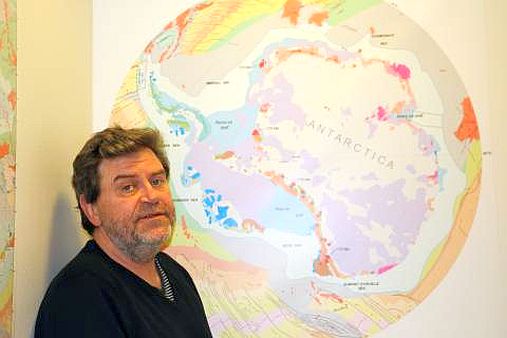 Professor Trond Helge Torsvik, CEED og Institutt for geofag, forsker på Jordens utvikling og dynamikk, og har avslørt flere samenhenger for Jordens historiske utvikling. Foto: Gunhild M. Haugnes/UiO