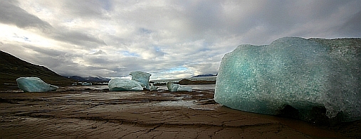 Isblokker på flatt landskap, Svalbard. Illustrasjonsfoto: Colourbox