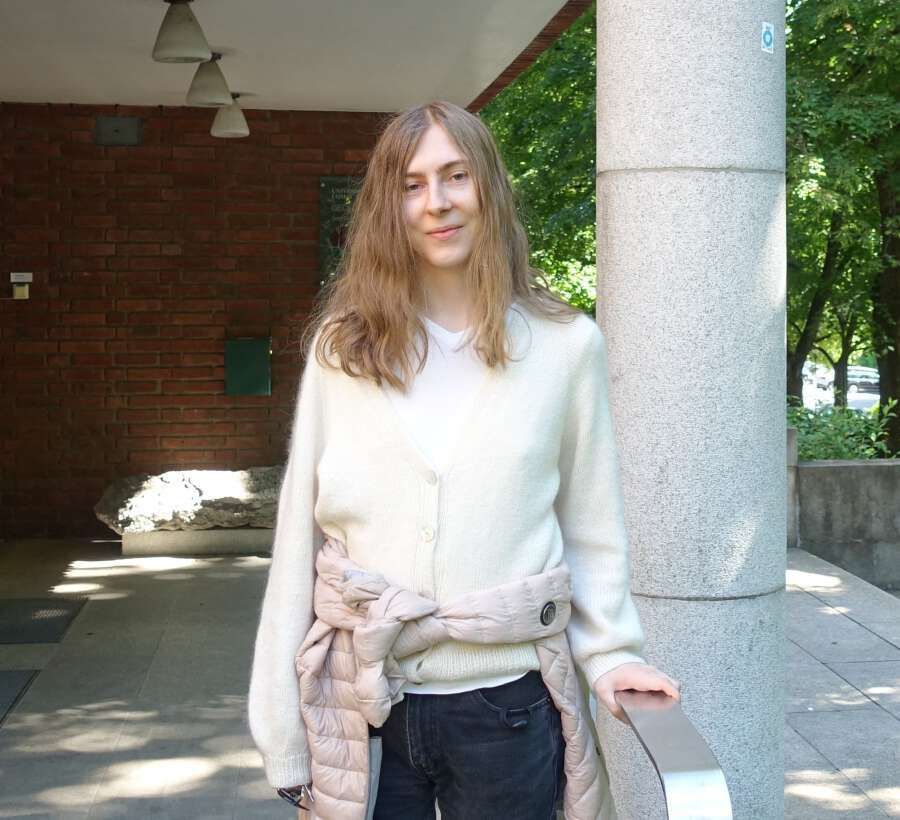 Frøya Pharo worked as a research assistant on the NODID database after completing the master’s degree in hydrology, here standing in front of the Geology Building at Blindern. Photo: Gunn Kristin Tjoflot