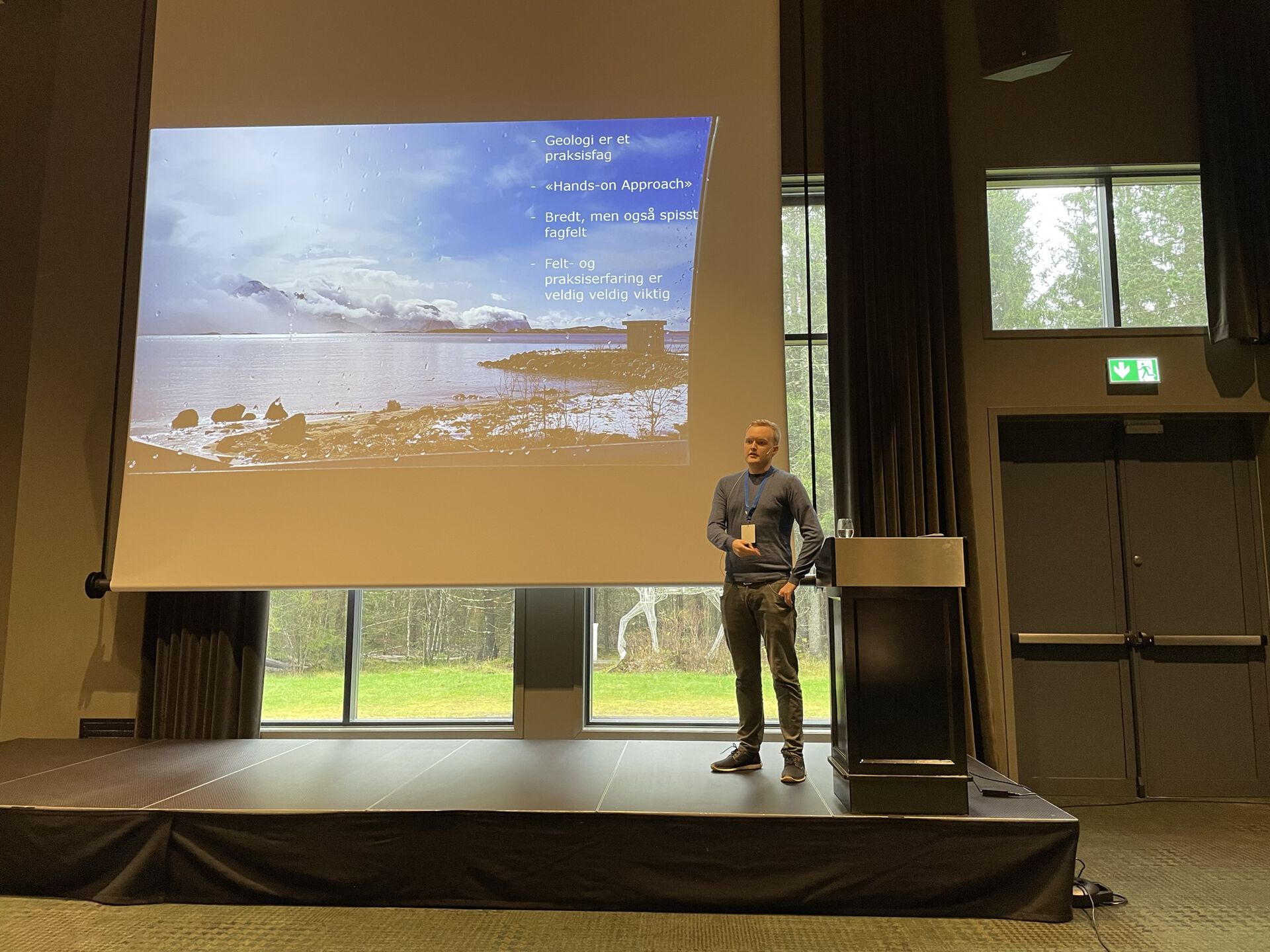 Ola Jensvoll talking about his internship experience. (photo: Kristian Bakken, UiO)