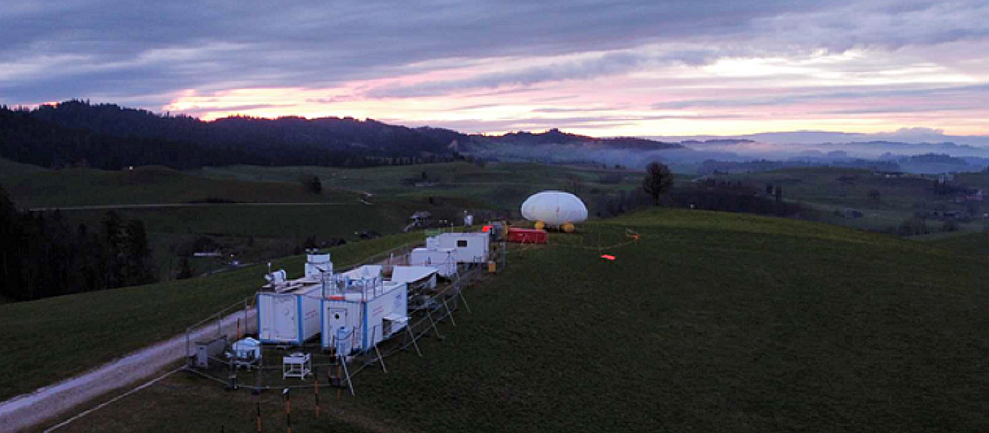 Foto: Den sveitsiske BeyondCloudLab-lokasjonen: Utsikt over ballong- og fjernmålingstedet under CloudLab (Fase 1) nær Eriswil, Sveits.