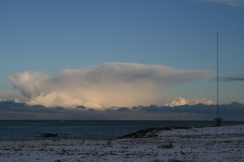 Bildet kan inneholde: sky, himmel, vann, kyst- og oseaniske landformer, atmosfærisk fenomen.