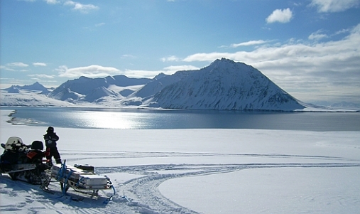 Prosjektteamet på en ekspedisjon i 2013 ved Kronebreen, Svalbard. Foto: Andreas Köhler/UiO