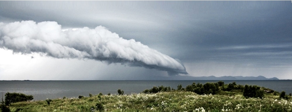 Bilde av tunge værsystemer over et vakkert landskap, profilbilde for Seksjon for meteorologi og oseanografi (MetOs), Institutt for geofag, UiO
