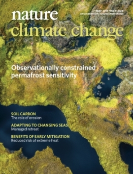 På fremsiden: UiO forskernes dronefoto av permafrost på coveret til Nature Climate Change, mai 2017. Lenke til tidskriftet.