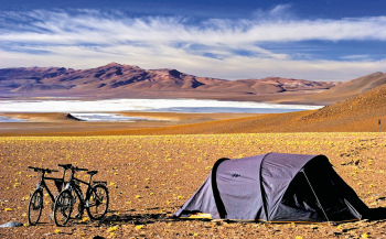 The journeys highest camp site (4700 m) with the the salt flat Salar de Chalviri in the background. Photo: Olivier Galland and Caroline Sassier.