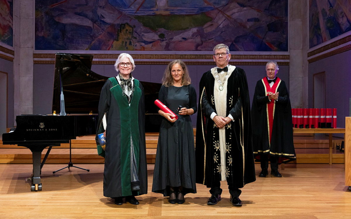 Photo: Honorary doctorate creation at UiO 2024. Professor Dr. Irena Hajsnek was created an honorary doctorate by Svein Stølen, Rector at UiO at the Anniversary Ceremony in the Aula on 2 September 2024. In the picture from the left Solveig Kristiansen, Dean of the Faculty of Mathematics and Natural Sciences, Dr. Irena Hajsnek, and Svein Stølen, Rector at UiO. Photo: Jarli and Jordan