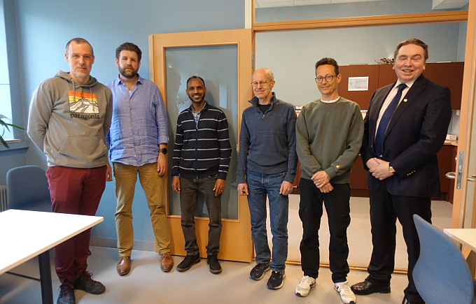 Photo: Also several former Ph.D. Fellows from the Department of Geosciences with whom Kristian Backer-Owe has collaborated came to the gathering; Here are from left: Benedikt Lerch, Jan Hendrik van Koeverden, Tesfamariam Berhane Abay, Kristian Backer-Owe, Jon Halvard Pedersen and Dag Arild Karlsen. Photo: Gunn Kristin Tjoflot