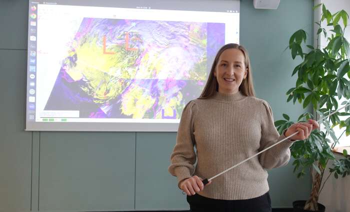 Pernille holder korte, uformelle «værbrief i lunsjen» på onsdager for geostudenter, faglærere og andre ansatte ved Seksjon for meteorologi og oseanografi og Institutt for geofag. Foto: Gunn Kirstin Tjoflot/UiO
