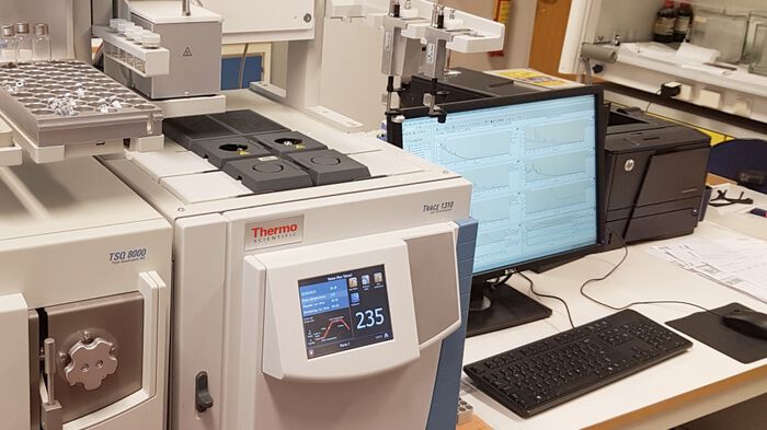 Institutt for geofags 'Organisk geokjemilab' består av flere høyspesialiserte instrumenter for å måle biomarkører. Denne Thermo TSQ 8000 (gas chromatograph - triple quadrupole mass spectrometer) er hovedsinstrumentet. Foto: Gunn Kristin Tjoflot/UiO