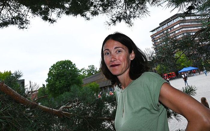 Trude Storelvmo er tildelt støtte for forskning for  å forstå hvordan skyer endrer seg på grunn av global oppvarming, Bildet ble tatt i 2020 da hun fikk UiOs pris for yngre forskere. Foto: Ola Gamst Sæther