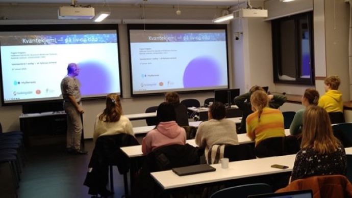 Professor Helgaker in classroom. 