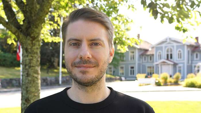 Dr. Benjamin Normann Frandsen, outside Losby gods, present at the Hylleraas Centre's Annual meeting. 