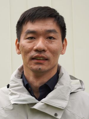 Portrait photo of Bin Gao.