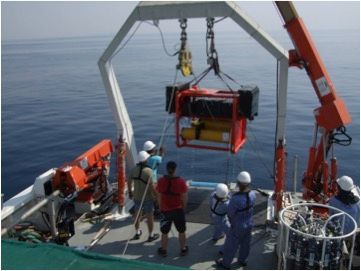 Fig 6) Deployment of an autonomic, acoustic rig in the Red Sea.
