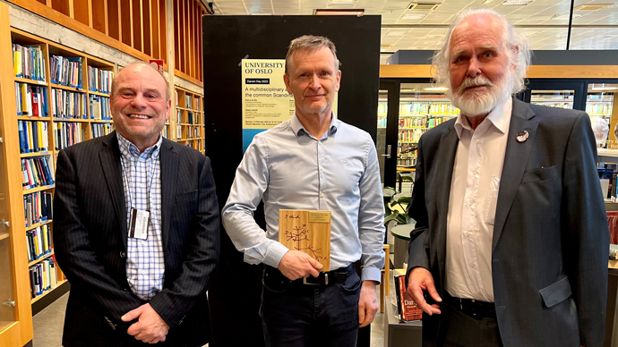Foto av Kjetill Jakobsen, Arne Klungland og Nils Chr. Stenseth.