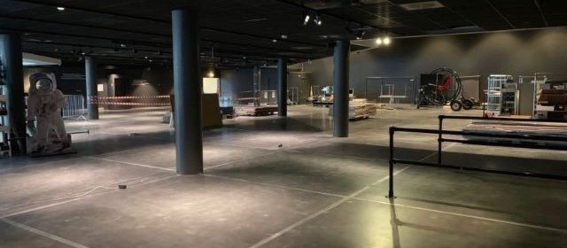 Bildet kan inneholde: bygning, parkering, idrettsarena, skatepark, arkitektur.