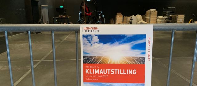 Bildet kan inneholde: produkt, banner, gulv, reklame, gulv.