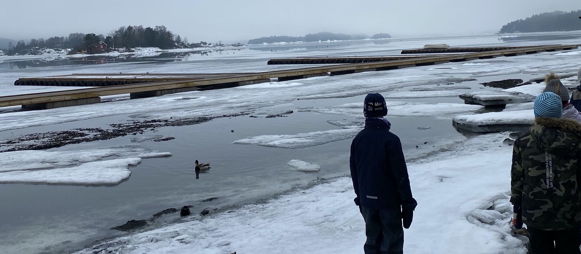 Fine omgivelser for undervisning, her ved Lilløyplassen på Fornebu.
